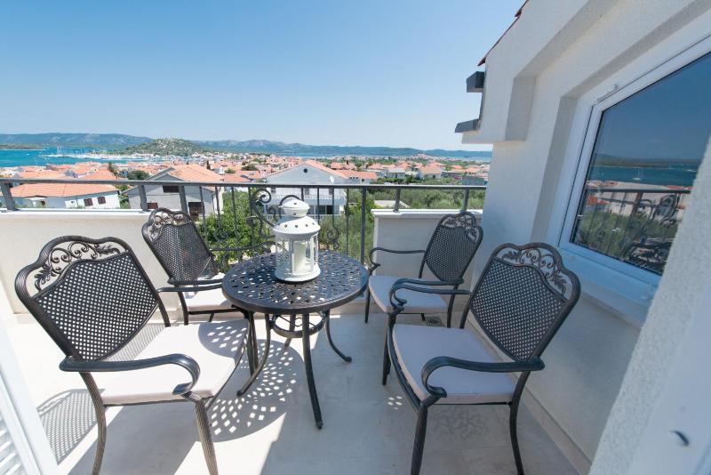Family-friendly apartments with swimming pool Murter - 16655 - image 42