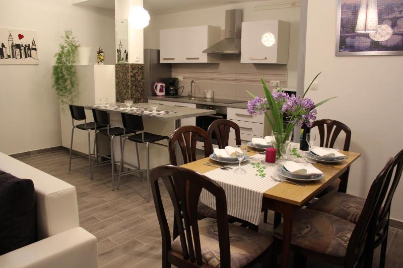 Two-Bedroom Apartment with Terrace image 4