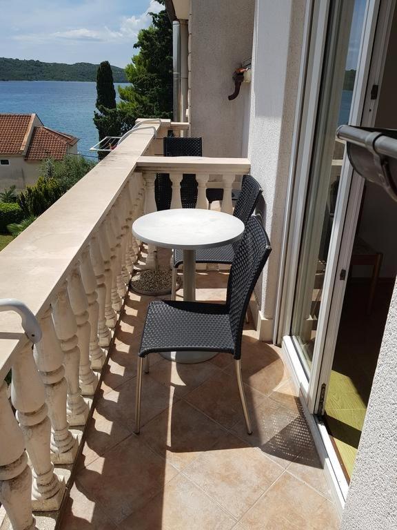 One-Bedroom Apartment with Balcony and Sea View image 3