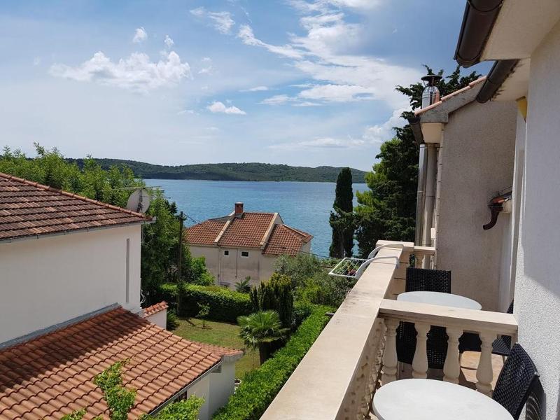 One-Bedroom Apartment with Balcony and Sea View image 2