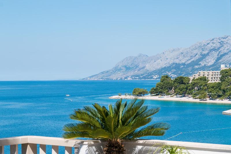 Apartments by the sea Brela Makarska - 16950 - image 26