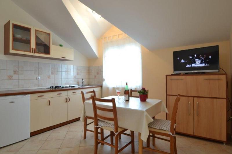 One-Bedroom Apartment with Balcony and Sea View image 4