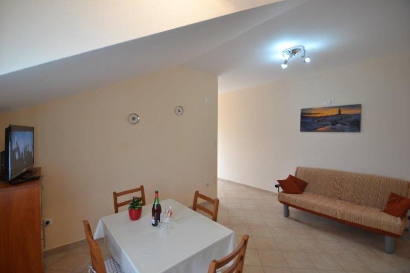 One-Bedroom Apartment with Balcony and Sea View image 3