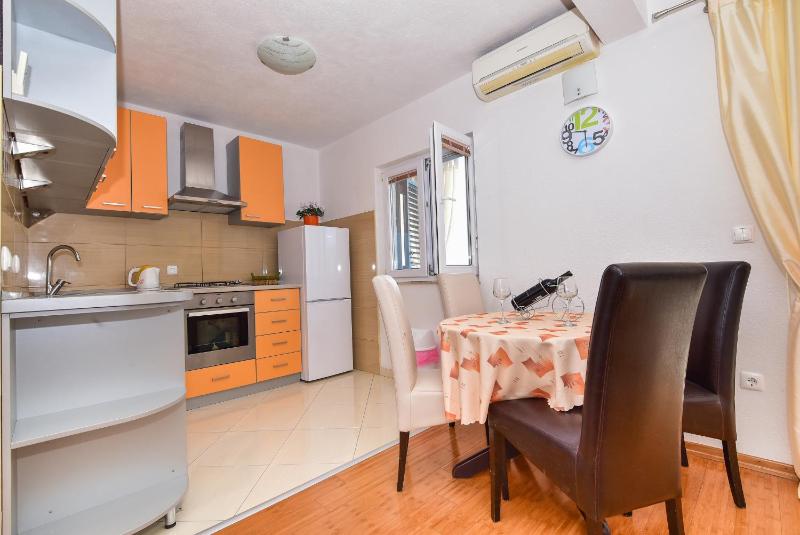 Apartments with parking space Igrane Makarska - 16878 - image 13