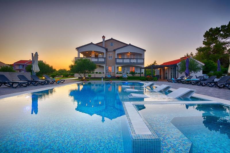 Family-friendly apartments with swimming pool Vir - Kozjak Vir - 18542 - image 17