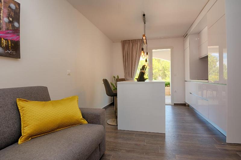 Family-friendly apartments with swimming pool Vir - Kozjak Vir - 18542 - image 6