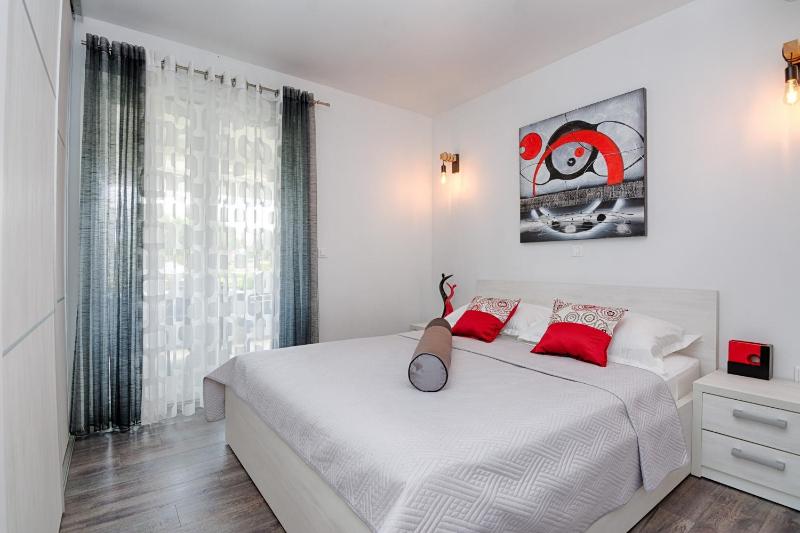 Family-friendly apartments with swimming pool Vir - Kozjak Vir - 18542 - image 5