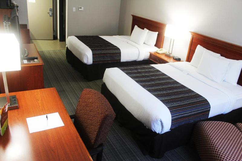 Queen Room with Two Queen Beds - Non-Smoking image 2