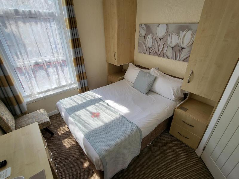 Standard Double Room image 4