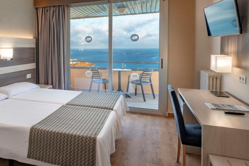 Double Room with Sea View (2 Adults) image 1