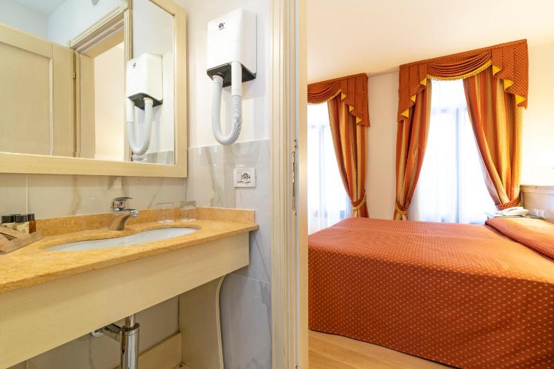 Standard Double or Twin Room image 1