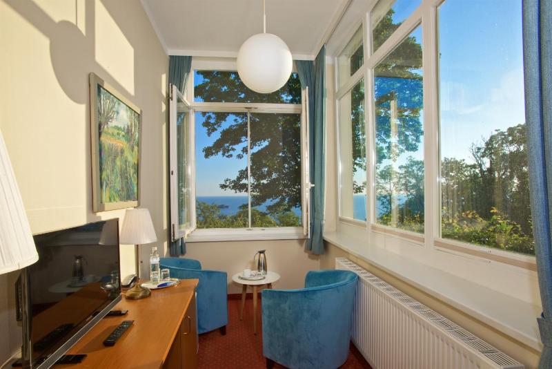 Standard Double Room with Sea View - Main Building image 4