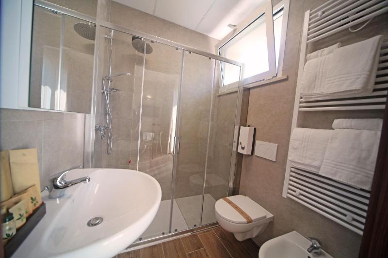 Smeraldo dip Villa Canneto - image 13