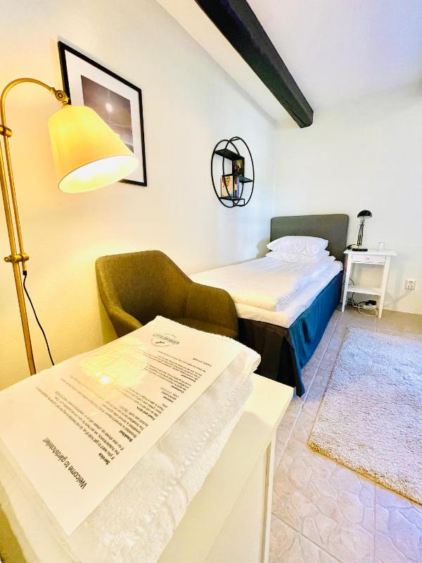 Twin Room image 4