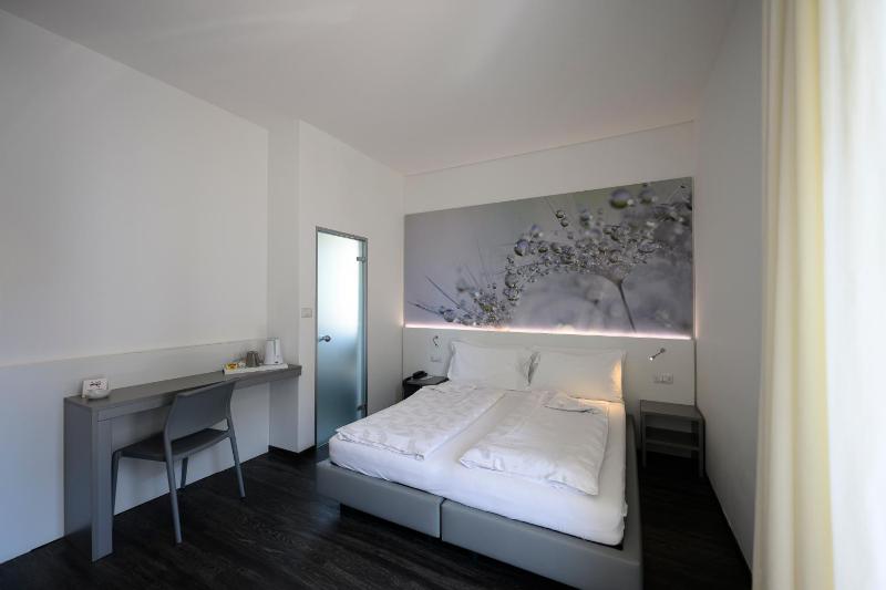 Double or Twin Room image 1