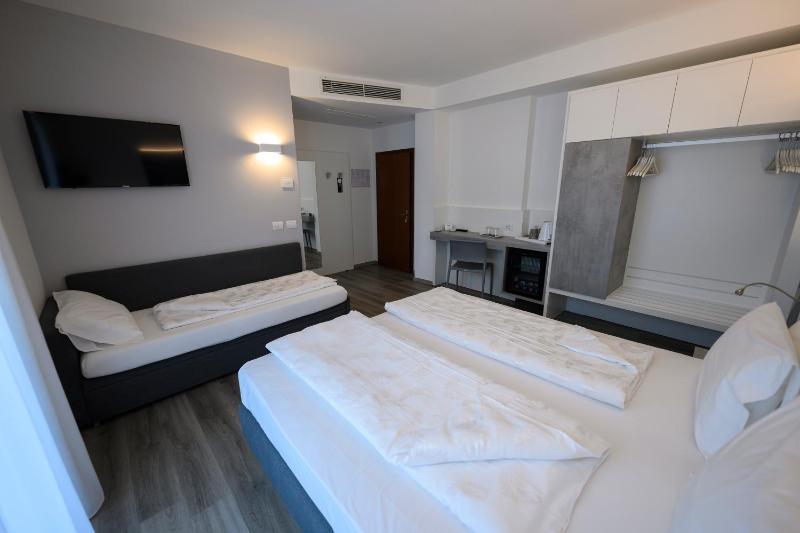 Triple Room image 4