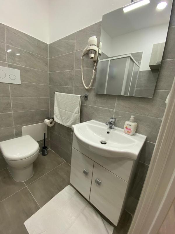 Double Room with Private Bathroom image 3