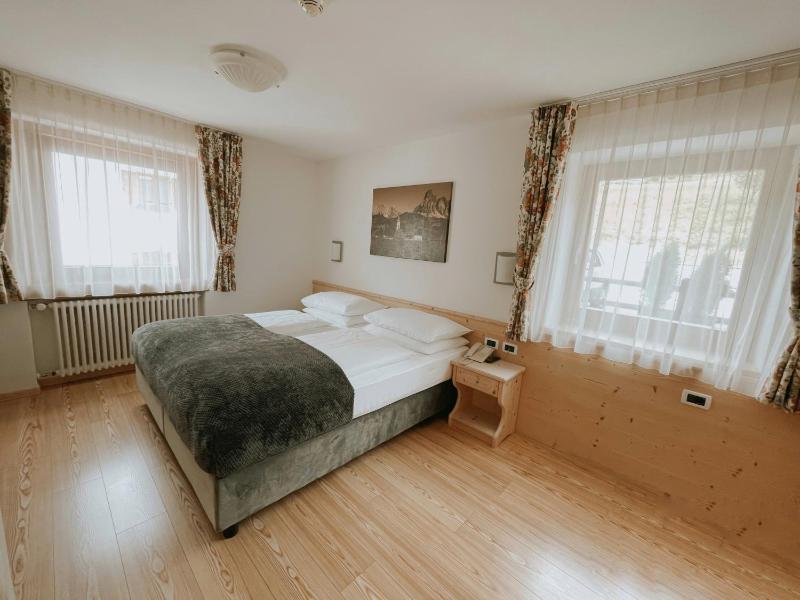 Standard Double or Twin Room image 4