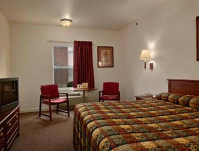 King Room - Non-Smoking image 3