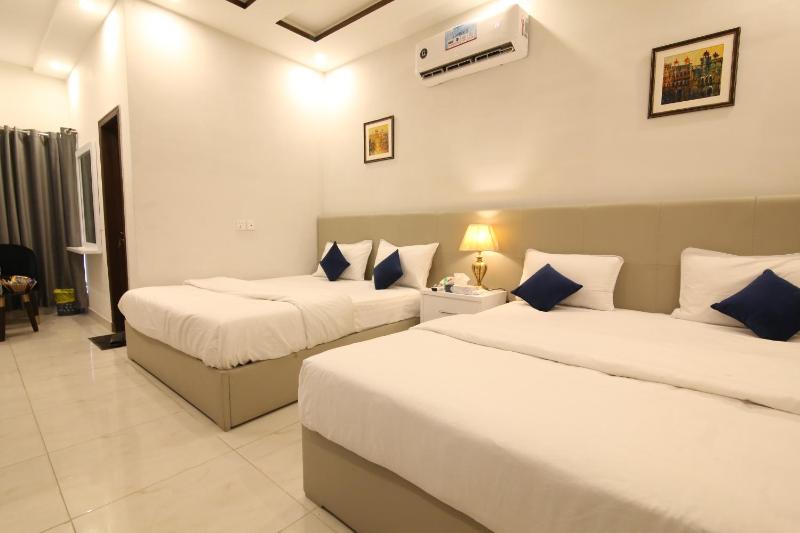 Deluxe Family Suite image 3