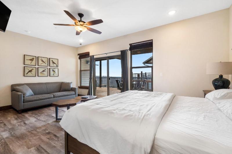 Luxe Lodge Gaming Paradise W Breathtaking Lake Views Indoor Pool Close to SDC - image 49