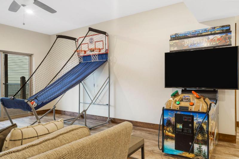 Luxe Lodge Gaming Paradise W Breathtaking Lake Views Indoor Pool Close to SDC - image 16
