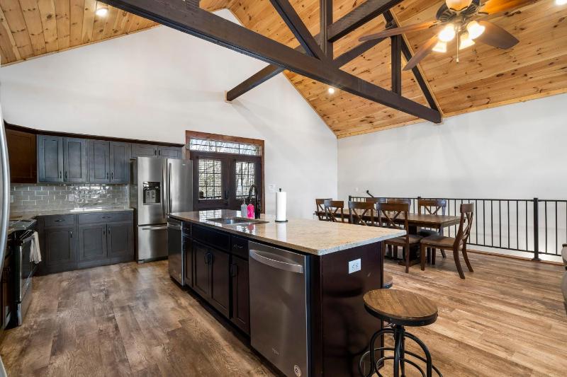 Luxe Lodge Gaming Paradise W Breathtaking Lake Views Indoor Pool Close to SDC - image 6