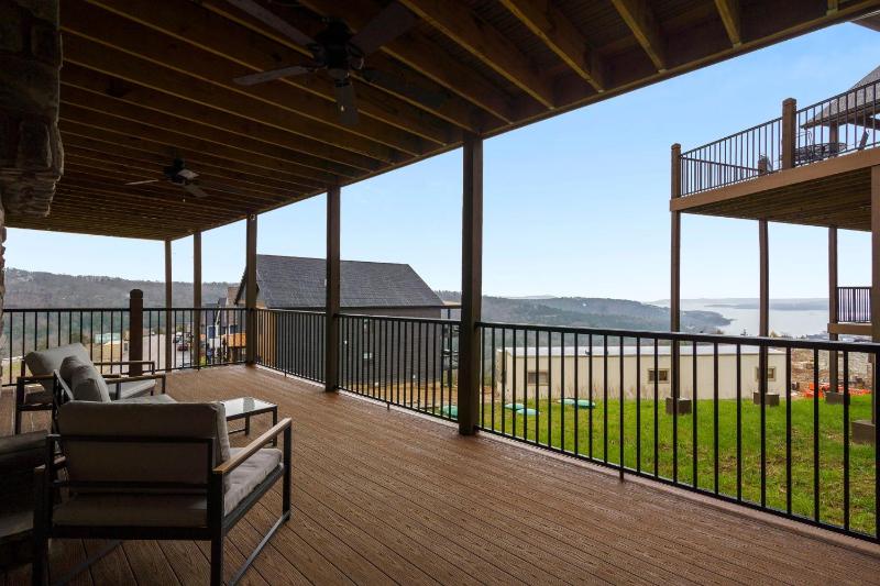 Luxe Lodge Gaming Paradise W Breathtaking Lake Views Indoor Pool Close to SDC - image 21