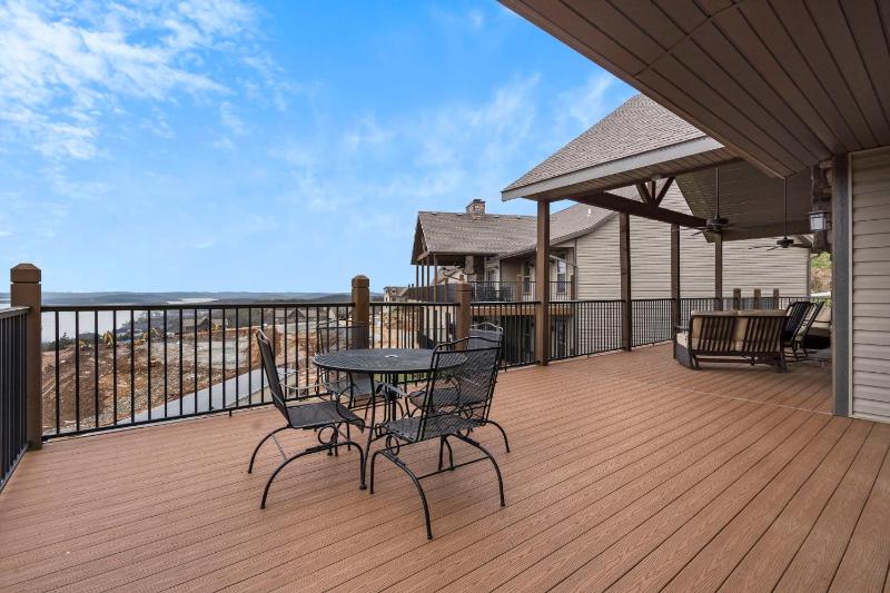 Luxe Lodge Gaming Paradise W Breathtaking Lake Views Indoor Pool Close to SDC - image 19