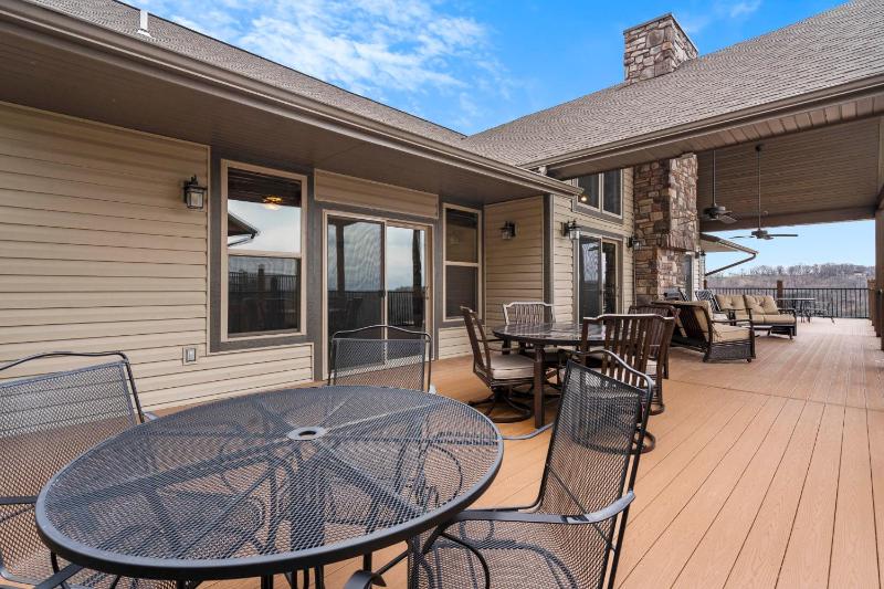Luxe Lodge Gaming Paradise W Breathtaking Lake Views Indoor Pool Close to SDC - image 11