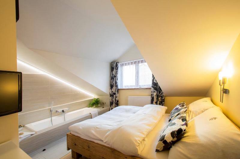 King Room with Bath image 4