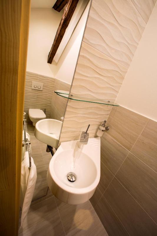 King Room with Bath image 2