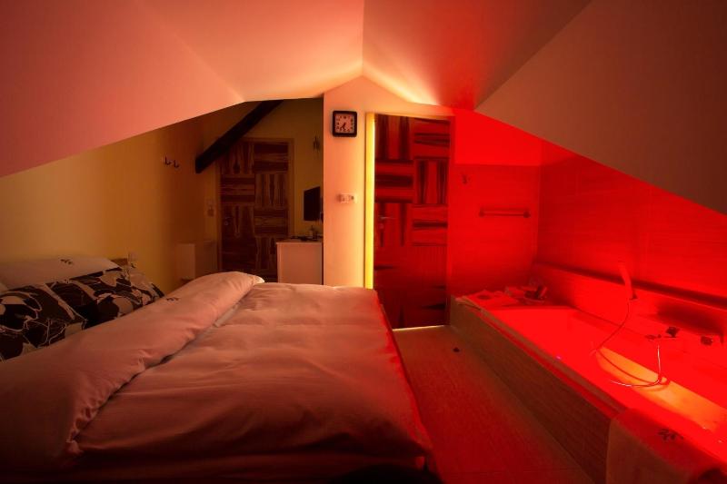 King Room with Bath image 3