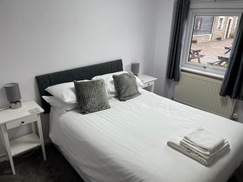 Deluxe Double Room image 4