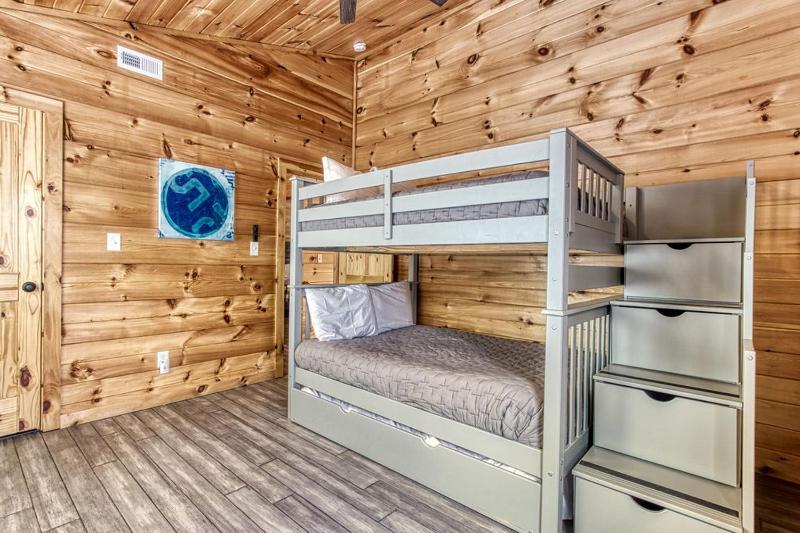 Appalachian Lookout-Hot Tub Cozy Cabin Retreat in the Smokies Comfort for All! - image 16