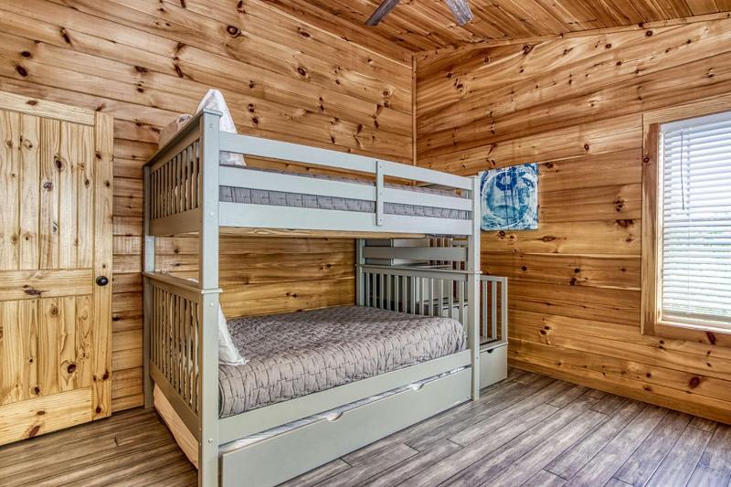 Appalachian Lookout-Hot Tub Cozy Cabin Retreat in the Smokies Comfort for All! - image 25