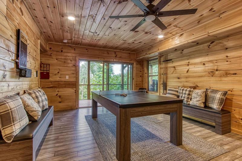 Appalachian Lookout-Hot Tub Cozy Cabin Retreat in the Smokies Comfort for All! - image 8