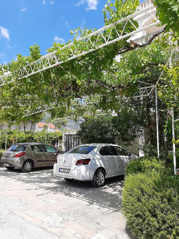 Apartments and rooms with parking space Kastel Stafilic Kastela - 18673 - image 4