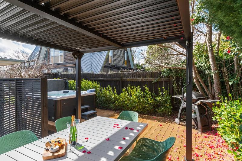 Relax at Richmond Heights - image 1
