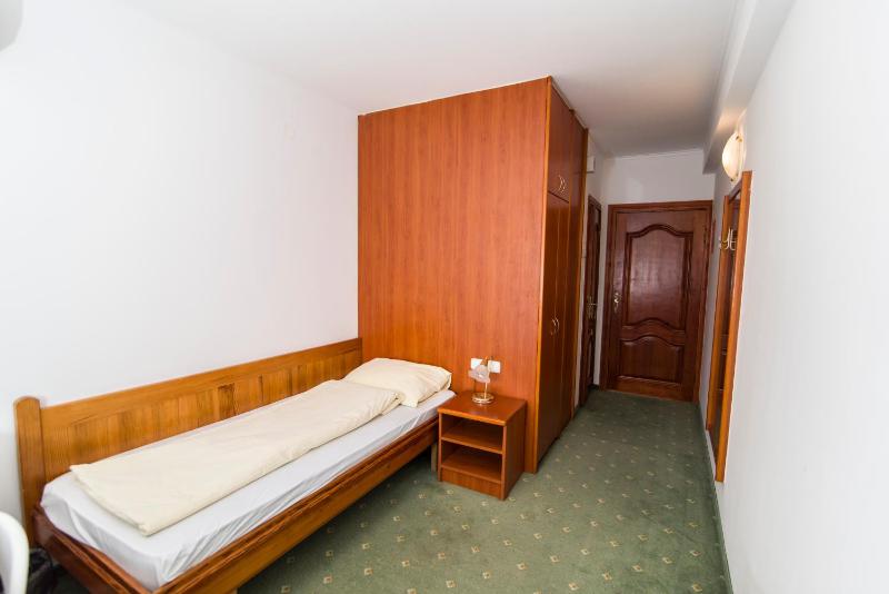 Single Room image 3