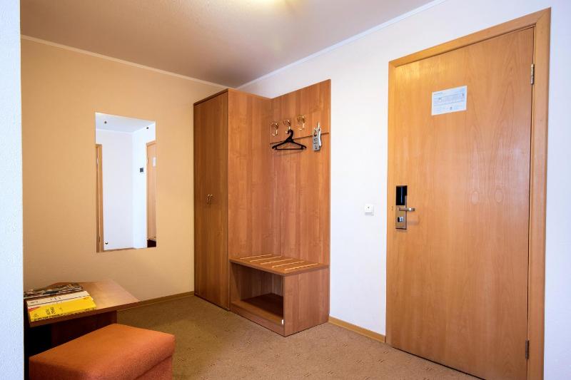 Standard Twin Room image 2