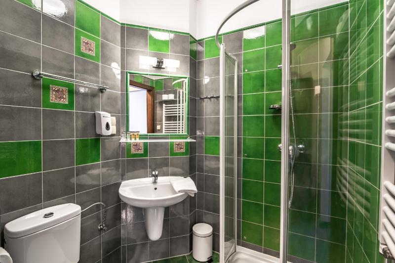 Twin Room with Bathroom image 3
