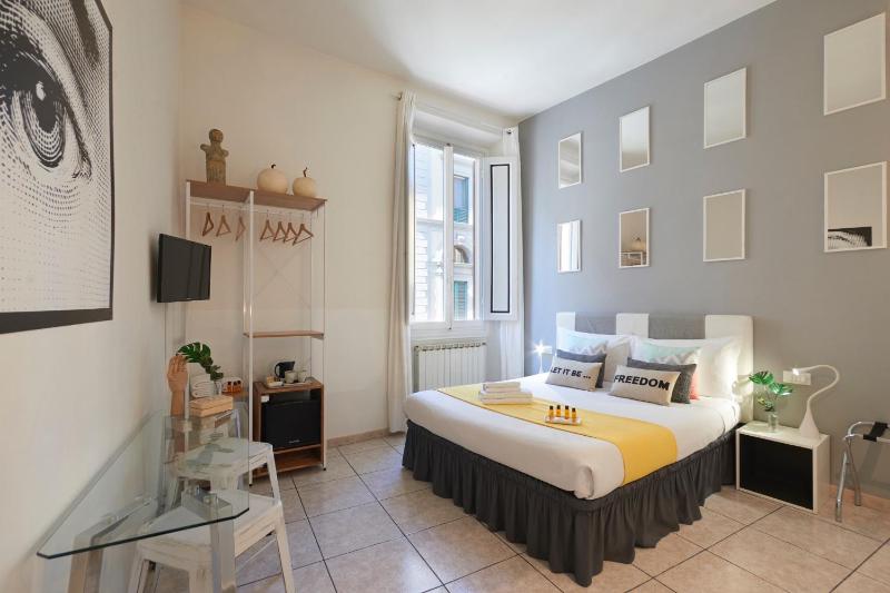 Double Room image 2