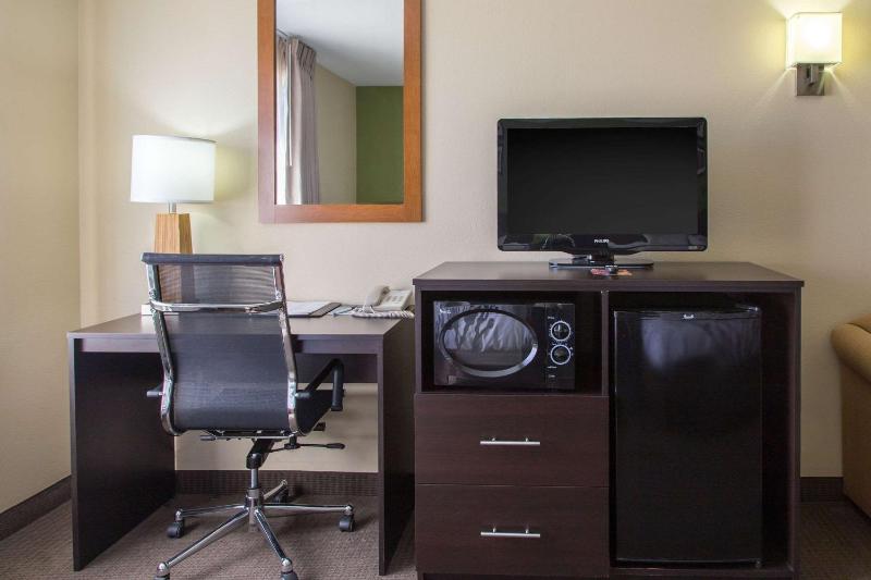 Queen Room - Accessible/Non-Smoking image 3