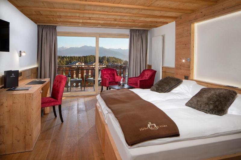 Superior Double Room with Mountain View image 3