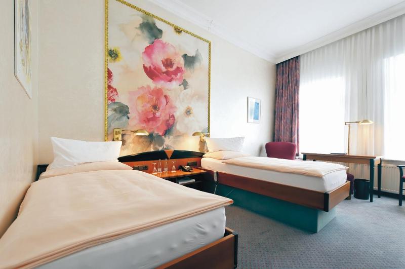 Twin Room image 2