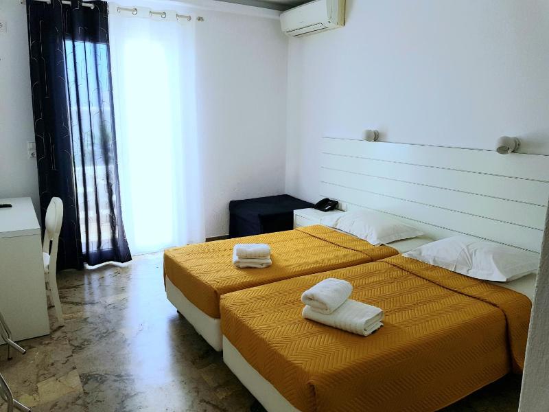 Double Room with Extra Bed image 4