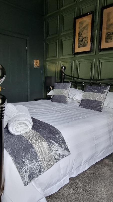 Deluxe Double Room with Shower image 4