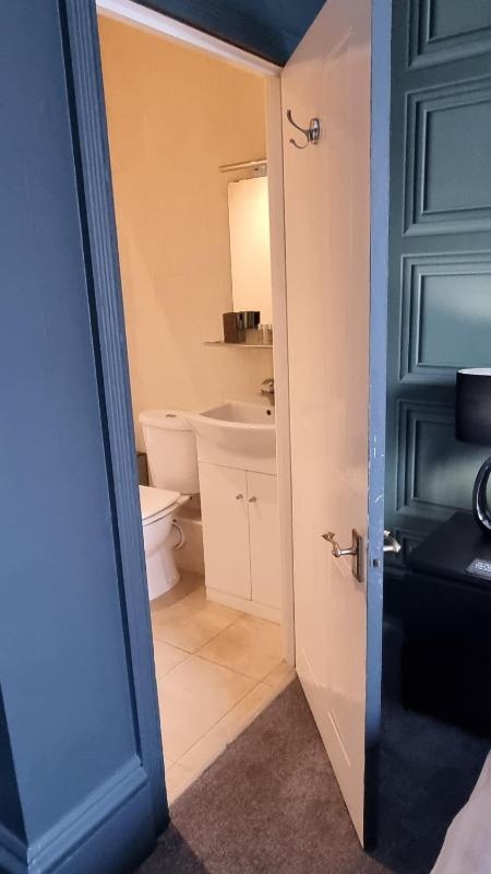 Deluxe Double Room with Shower image 3