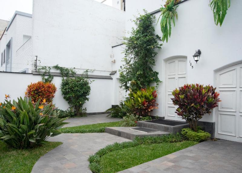 Lima 18 Boutique - image 16